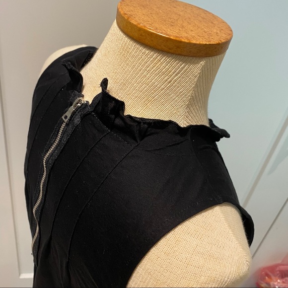 GAP Sleeveless Pleat Top - Picture 7 of 12